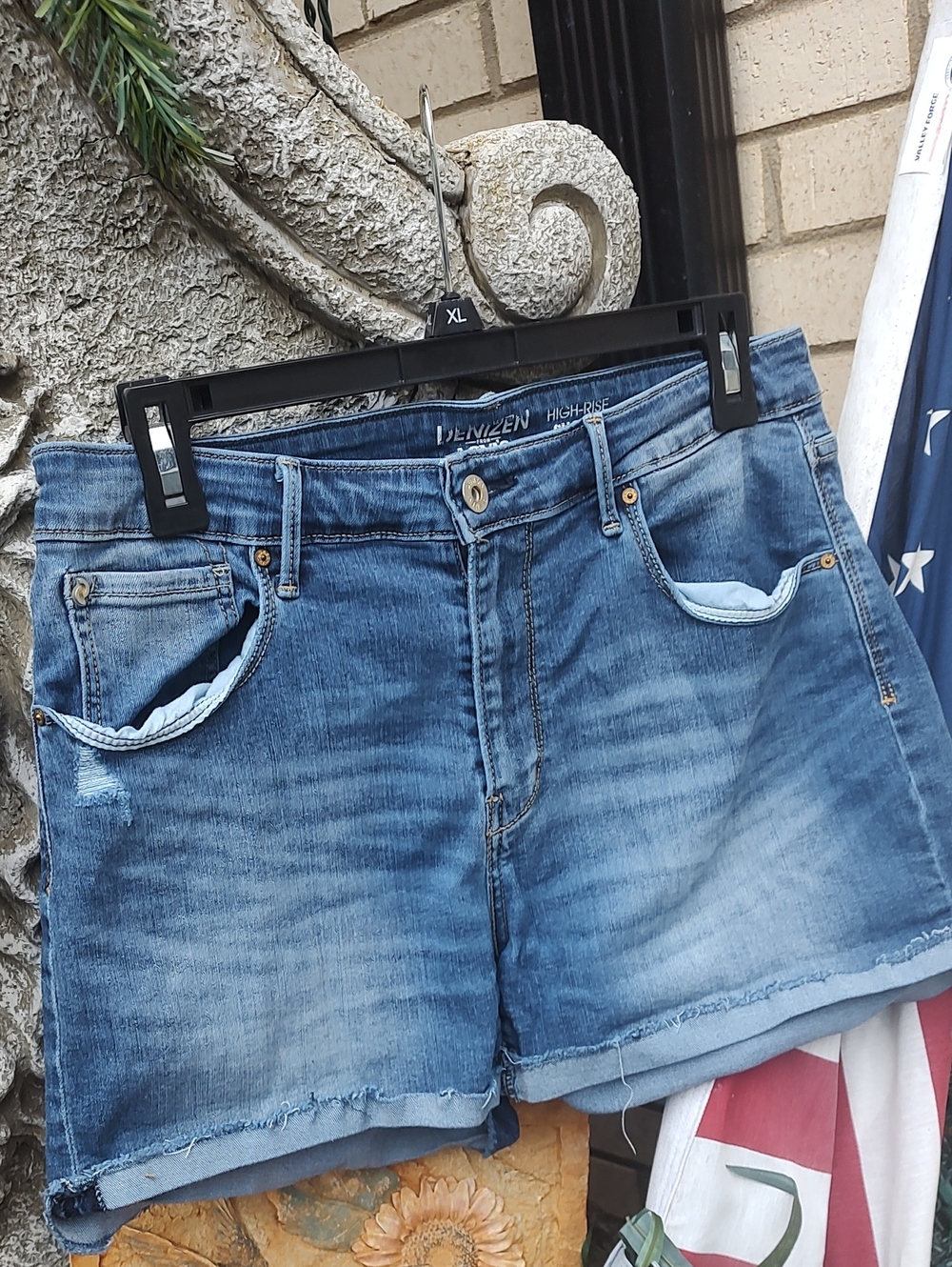 Levi's BlueJean shorts - Picture 2 of 11